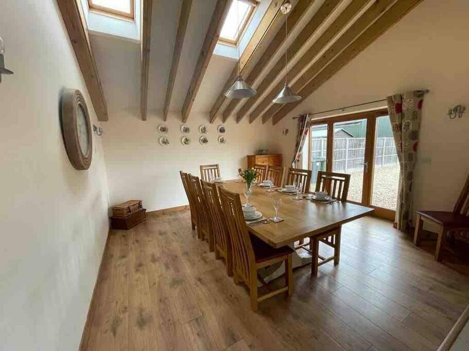 Charming Norfolk Barn Conversion In Barnham Broom Norwich Exterior photo