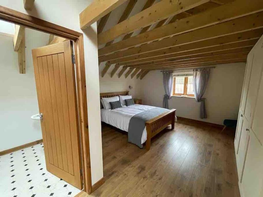 Charming Norfolk Barn Conversion In Barnham Broom Norwich Exterior photo